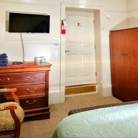 Bed & Breakfast Lions 3*