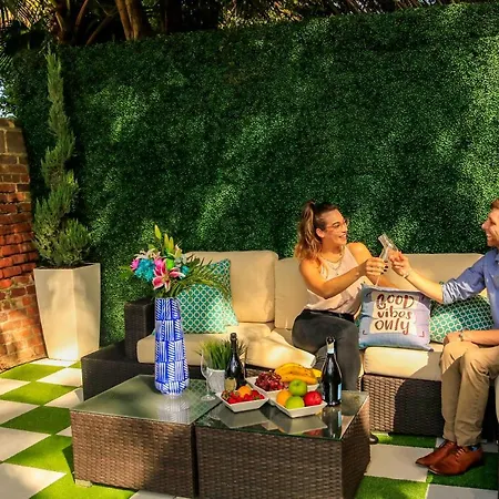 4 Bedroom - Sleeps 8! Celebrity Next To Frenchman St Inn