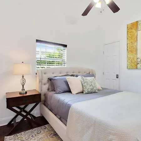 Bed & Breakfast Gorgeous Historical Gem Near French Quarter