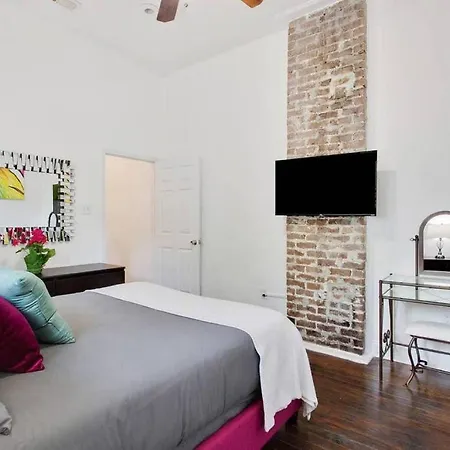 Gorgeous Historical Gem Near French Quarter Bed & Breakfast *