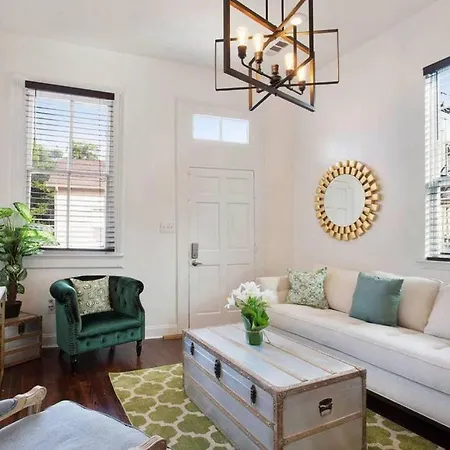 Gorgeous Historical Gem Near French Quarter Bed & Breakfast New Orleans