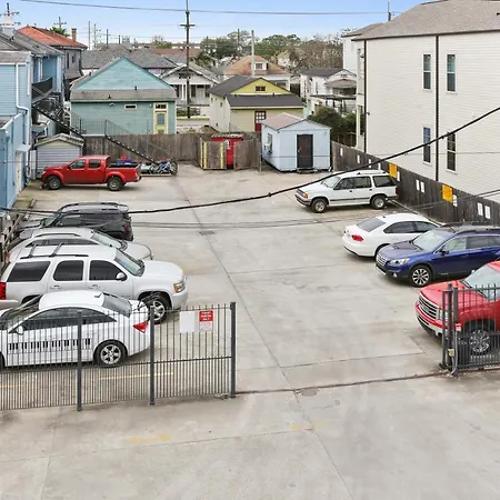 Freret Near Streetcar & Tulane 4*