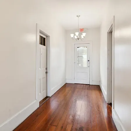 Montgomery House 4*