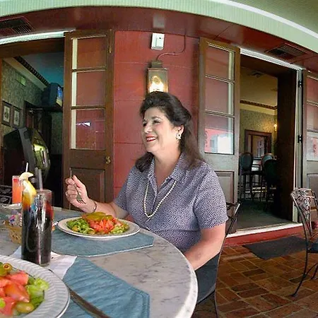 Le Richelieu In The French Quarter