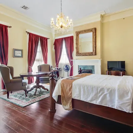 Marigny Manor House Bed & Breakfast 3*