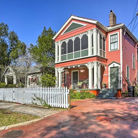 Soul & Style! Duplex Near French Quarter W/ Porch Holiday home