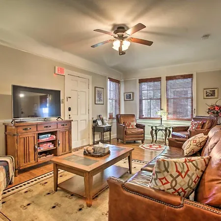 Soul & Style! Duplex Near French Quarter W/ Porch Holiday home