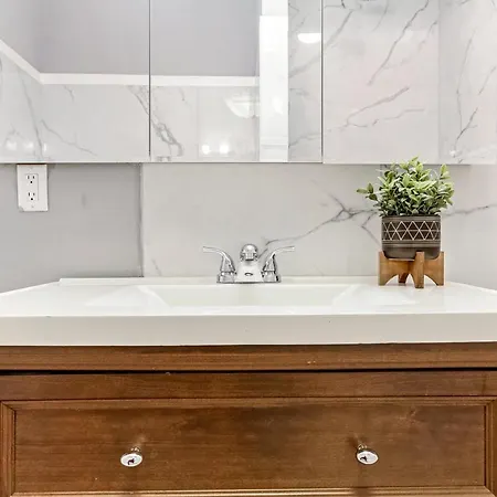 Apartment 5br Penthouse Steps To The Streetcar & Fq