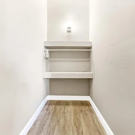 Apartment 5br Penthouse Steps To The Streetcar & Fq