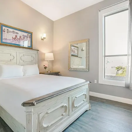 Apartment 5br Penthouse Steps To The Streetcar & Fq