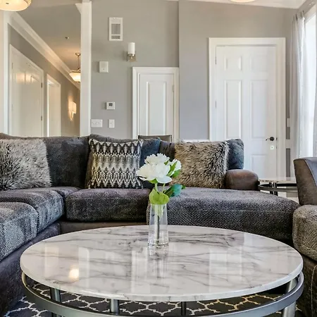 Apartment 5br Penthouse Steps To The Streetcar & Fq *