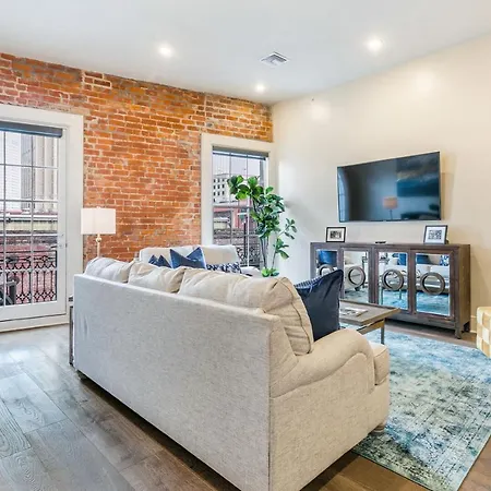 The Pontchartrain Apartment *