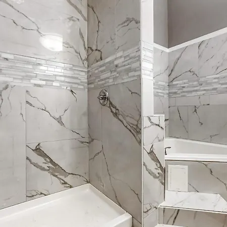 5br Penthouse Steps To The Streetcar & Fq