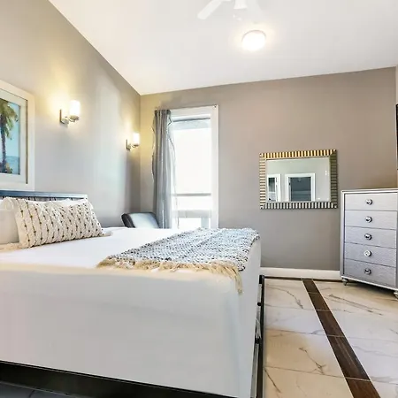 Apartment 5br Penthouse Steps To The Streetcar & Fq New Orleans