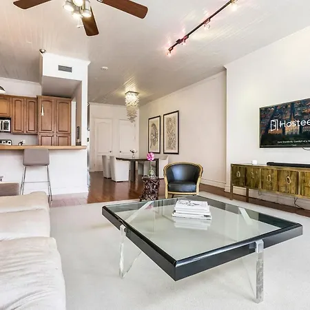 City View With Private Rooftop Apartment *