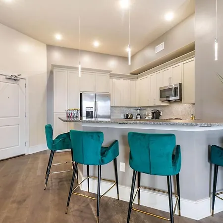 The Pontchartrain Apartment *