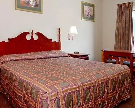 Rodeway & Gentilly Hotel 3*