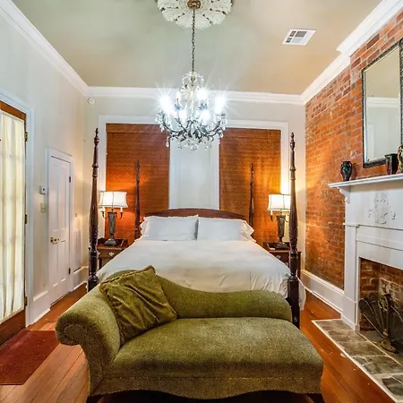Inn Jazz Quarters