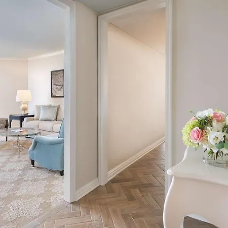 The Windsor Court 5*