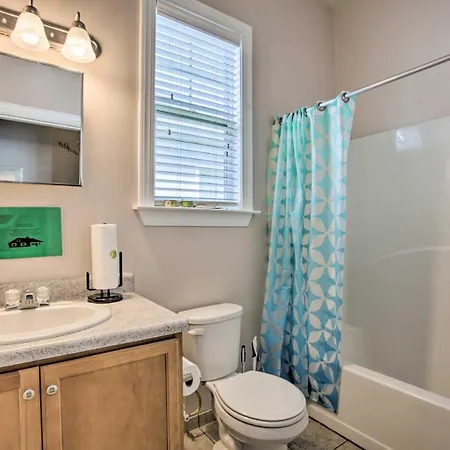 Nola 2 Blocks To Streetcar, Cafes & Bars Holiday home
