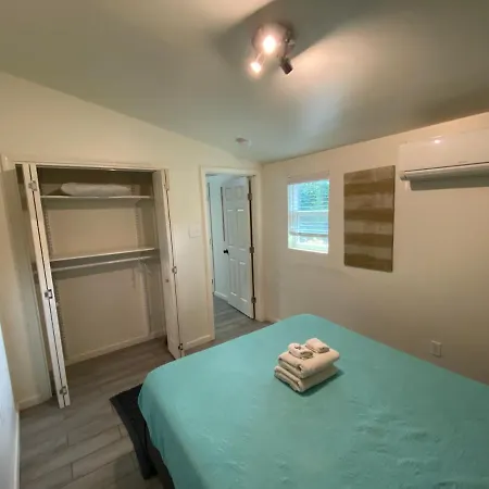 One Bedroom With Hot Tub 2 Blocks To Magazine Street