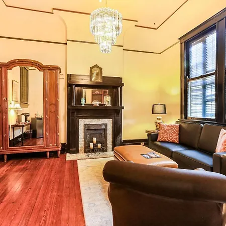 Canal Street Bed & Breakfast