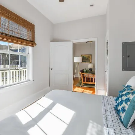 Montgomery House Aparthotel 4*