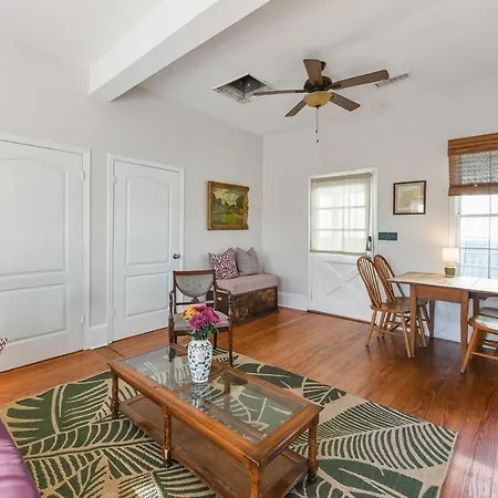 Montgomery House Aparthotel 4*