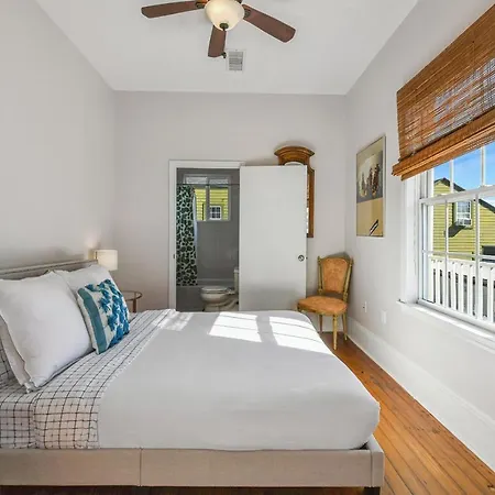 Montgomery House Aparthotel 4*