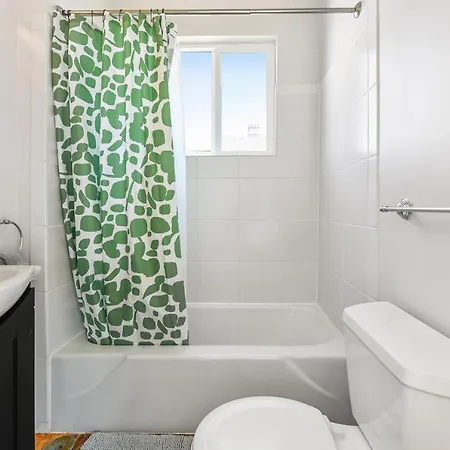 Montgomery House Aparthotel 4*