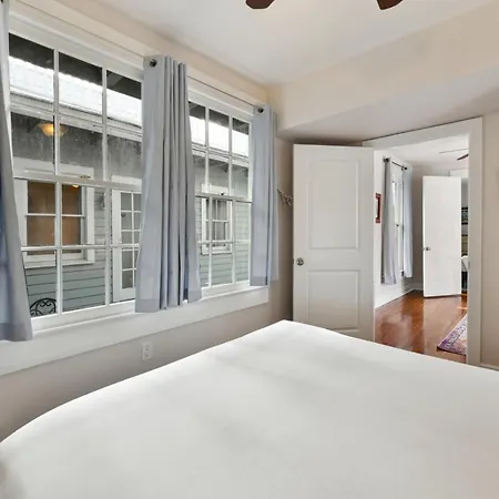 Montgomery House Aparthotel 4*