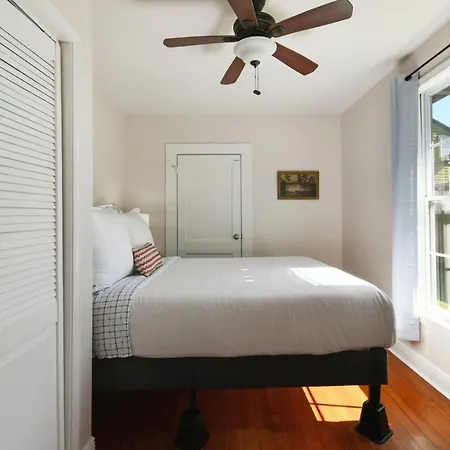 Montgomery House Aparthotel 4*