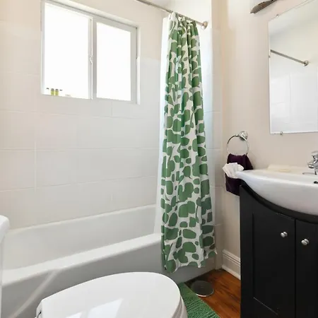 Montgomery House Aparthotel 4*