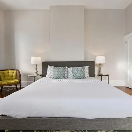 Montgomery House Aparthotel 4*