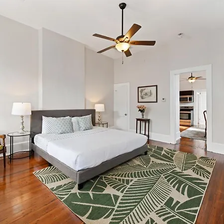 Montgomery House Aparthotel