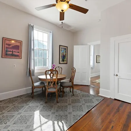 Montgomery House 4*