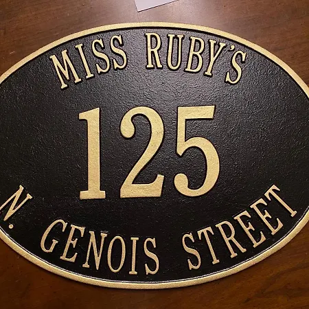 Paused - Miss Ruby's Mid-city Apartment New Orleans