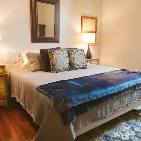 Paused - Miss Ruby's Mid-city Apartment *