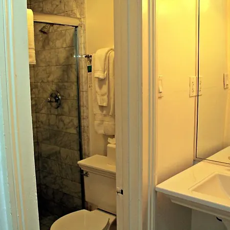 St. Helene Hotel 2*