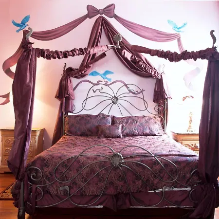 The Magnolia Mansion 4*