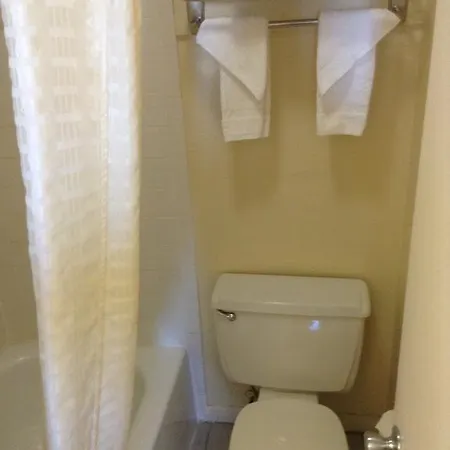 Super 8 By Wyndham Hotel 2*