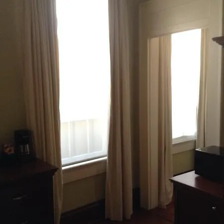 Inn The Prytania Oaks 2*