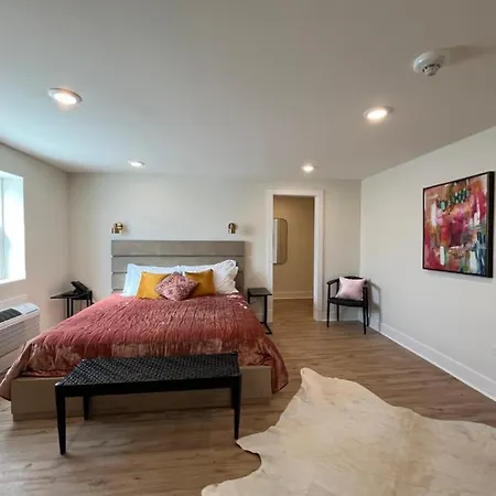 Lucky Hotel