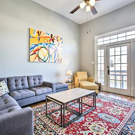 Uptown Nola On Magazine Street W/ Backyard!