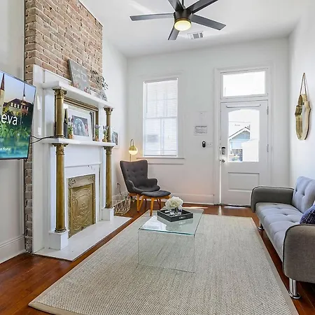 Private 2br In Uptown By Hosteeva Apartment