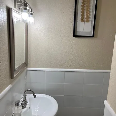 Pr10 Holy Cross Oasis 30 Day Minimum New Orleans