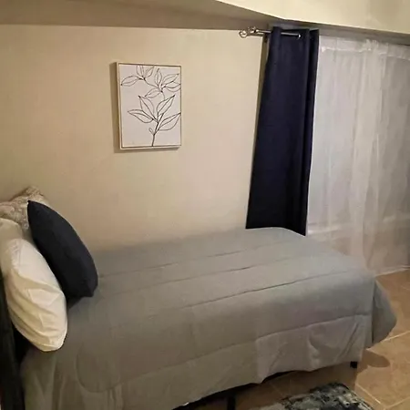 Guest house Pr10 Holy Cross Oasis 30 Day Minimum *