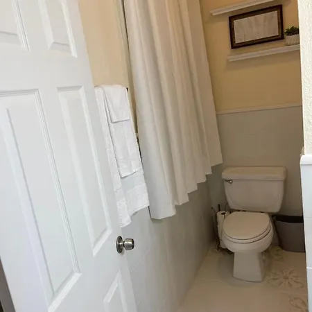 Pr10 Holy Cross Oasis 30 Day Minimum Guest house New Orleans