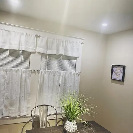 Guest house Pr10 Holy Cross Oasis 30 Day Minimum New Orleans