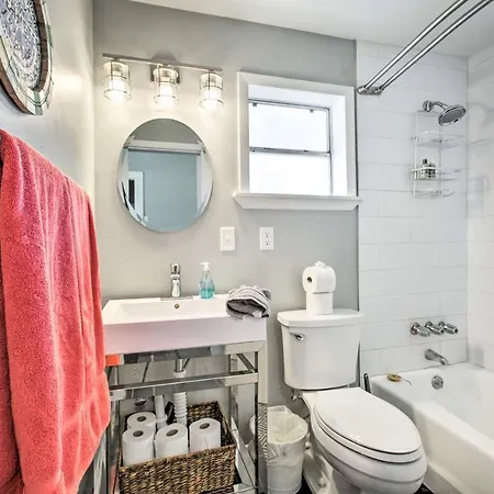 Uptown Nola On Magazine Street W/ Backyard! Apartment New Orleans